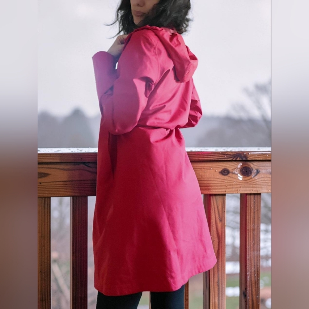 Uniqlo Women's Red Hooded Rain Jacket - Picture 5 of 7